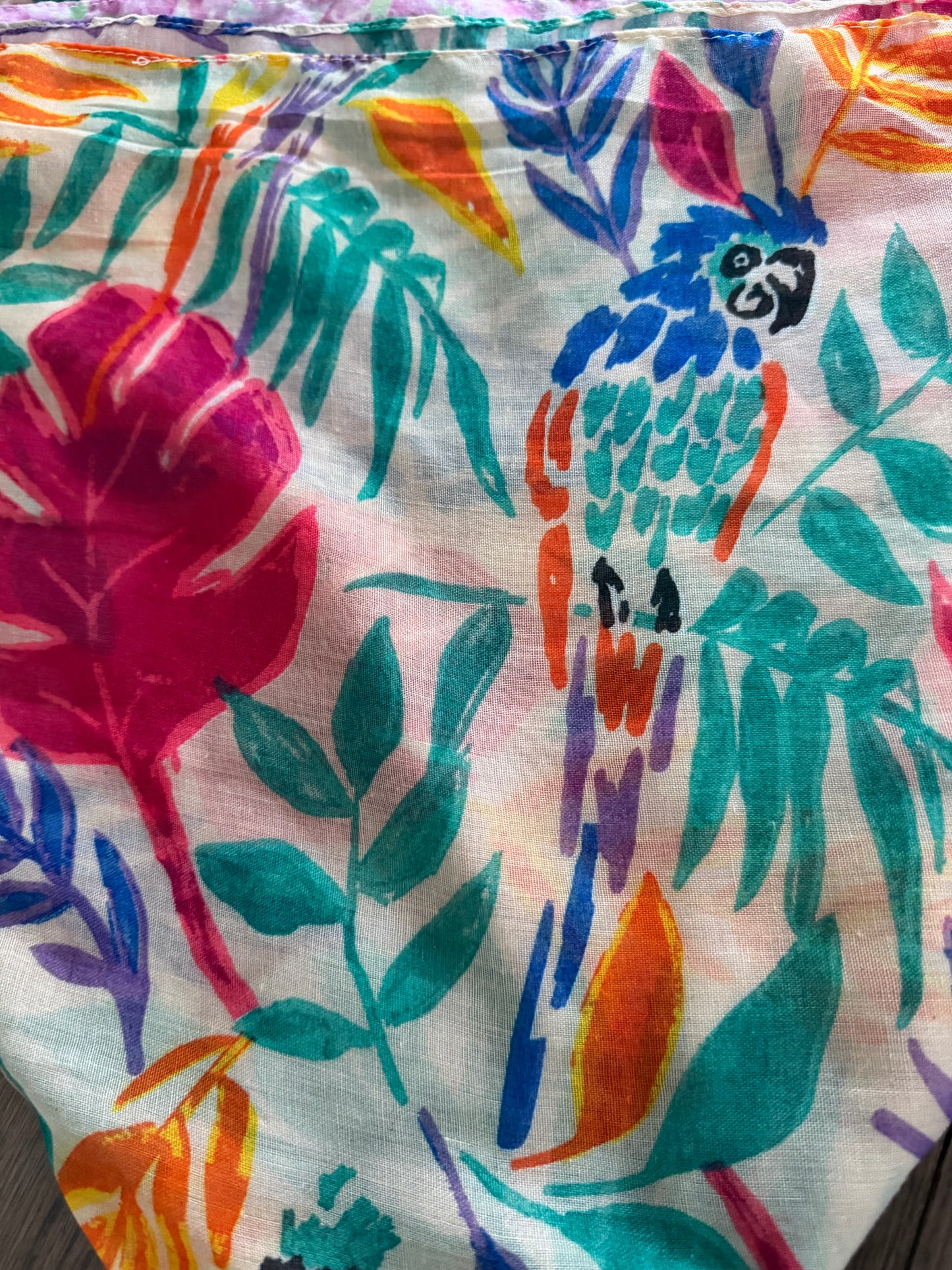 Square Tichel - Parroting Around